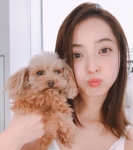 澳洲时尚杂志、超模力荐：锁水嫩肤效果大写的赞！10000粒奶珠浸透肌肤，焕发瓷光肌！