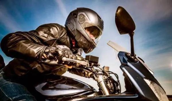 国内能上牌带abs的电动摩托车,国内大排量摩托车可以上牌吗