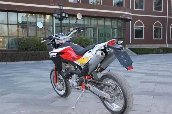 国内能上牌带abs的电动摩托车,国内大排量摩托车可以上牌吗