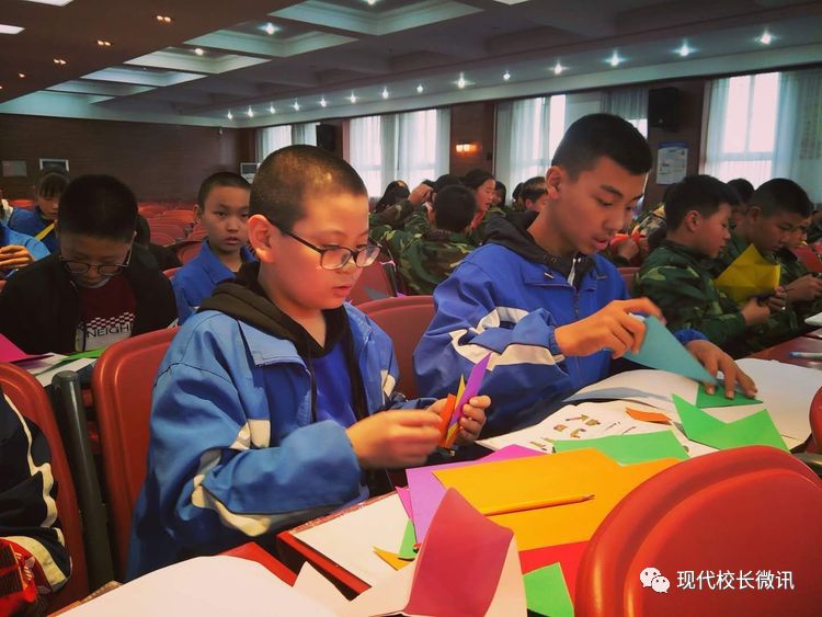 「直通校园」传神的数学灵动的美——记太原市三十二中初中数学社团“七巧板”制作大比拼