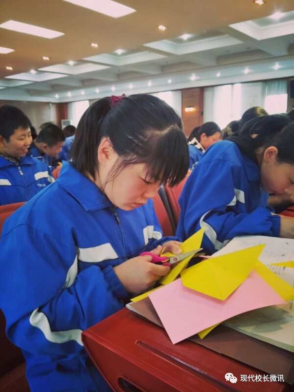 「直通校园」传神的数学灵动的美——记太原市三十二中初中数学社团“七巧板”制作大比拼