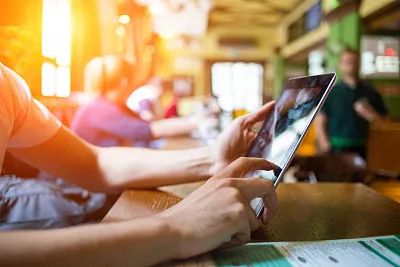 「关注」“博客”落幕：从传统互联向“掌上舆论场”的演变