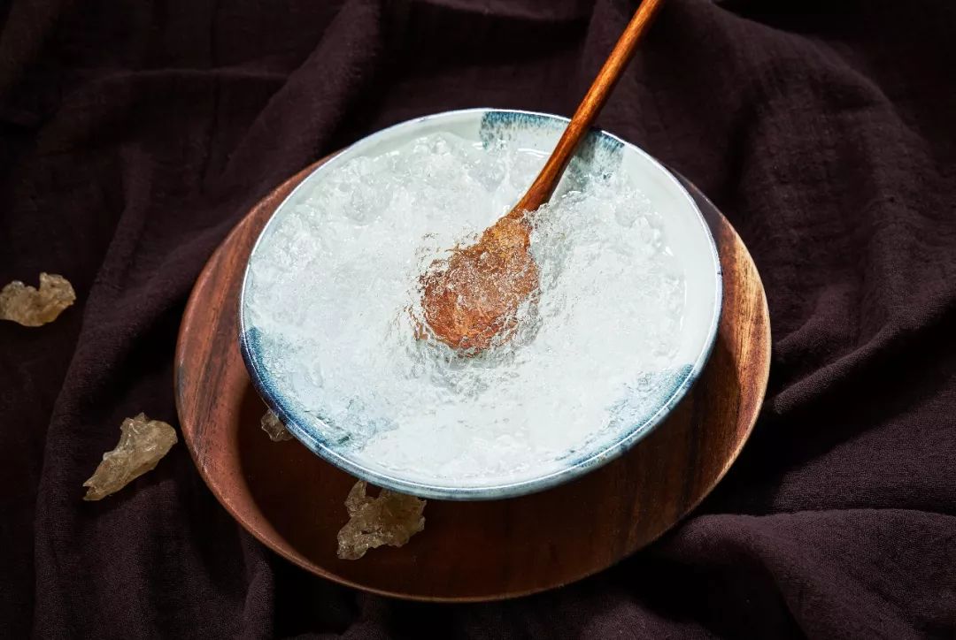 又到换季,你的皮肤也开始干燥缺水了?用上这一招,不仅补水,还有助于瘦身和调节免疫力!