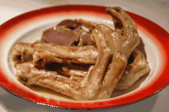 武汉:一碗热干面杀百鬼,一锅豆皮烫神仙