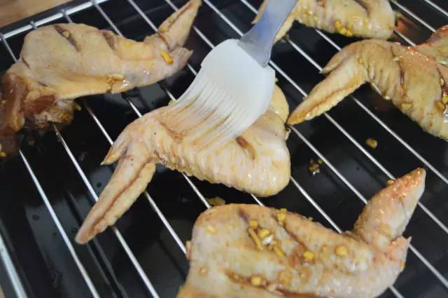 三款令人胃口大开的美味烤鸡翅,烤鸡翅鸡腿配方