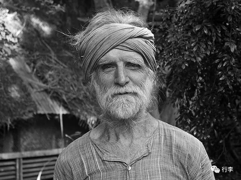 行李︱Johnny:年近80的老嬉皮,在印度的森林里生活了47年