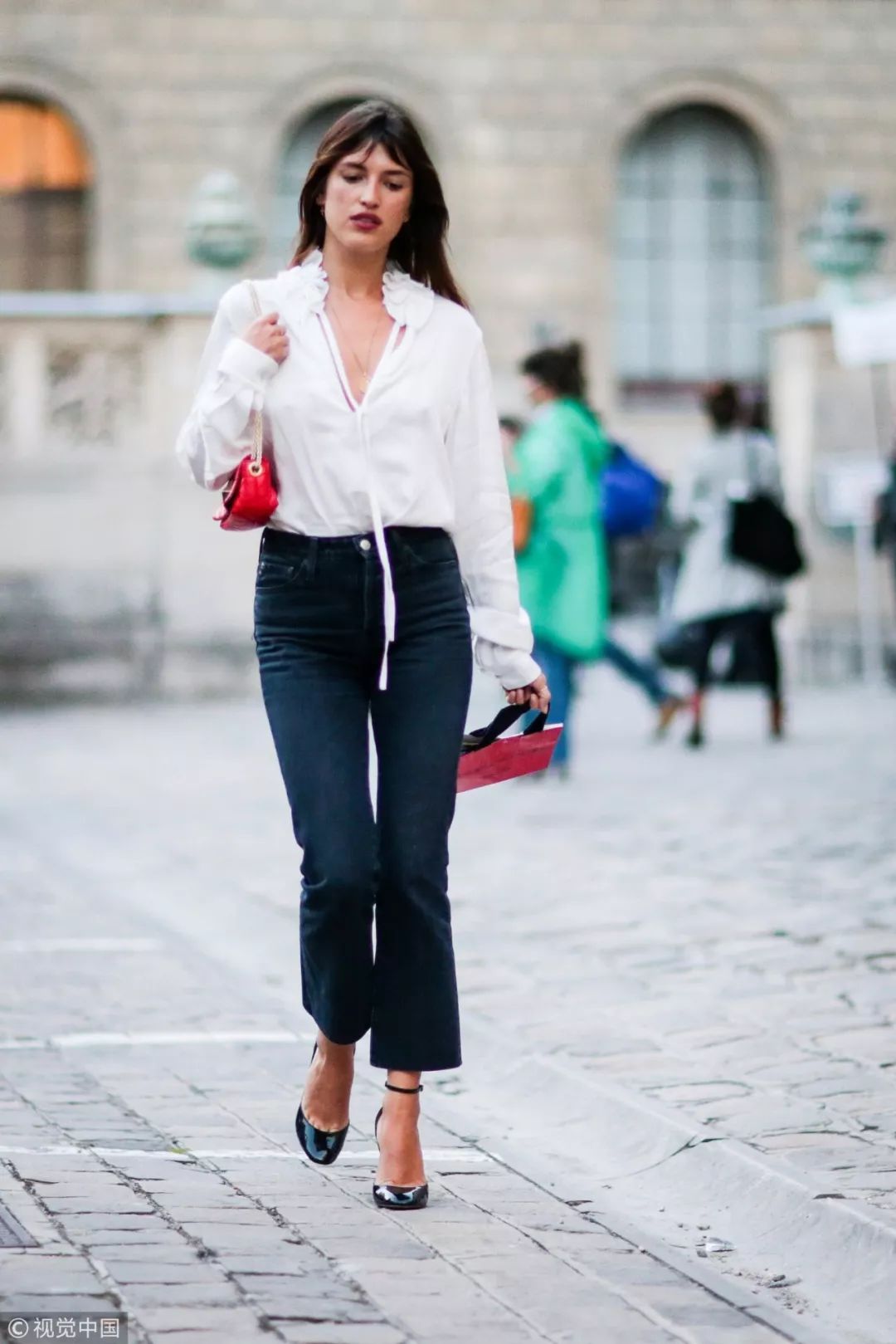 法式风情法国女人,法国女人穿搭法式
