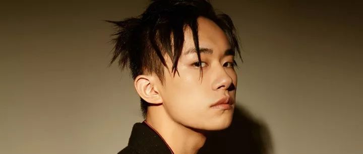 聊聊赵丽颖这张结婚证照片儿……