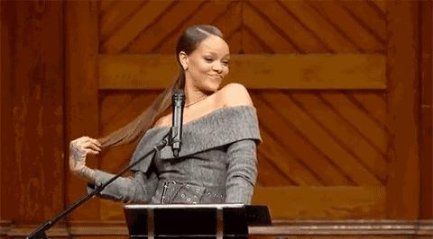 恭喜被乐坛“除名”的蕾哈娜，靠着“微商”喜提4亿