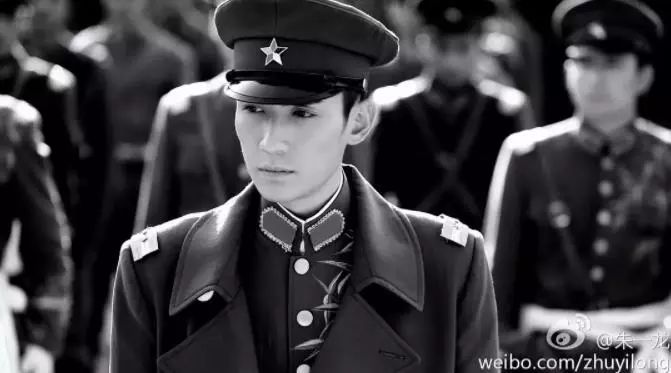 演员朱一龙不忘初心砥砺前行,朱一龙对演员职业始终保持敬畏