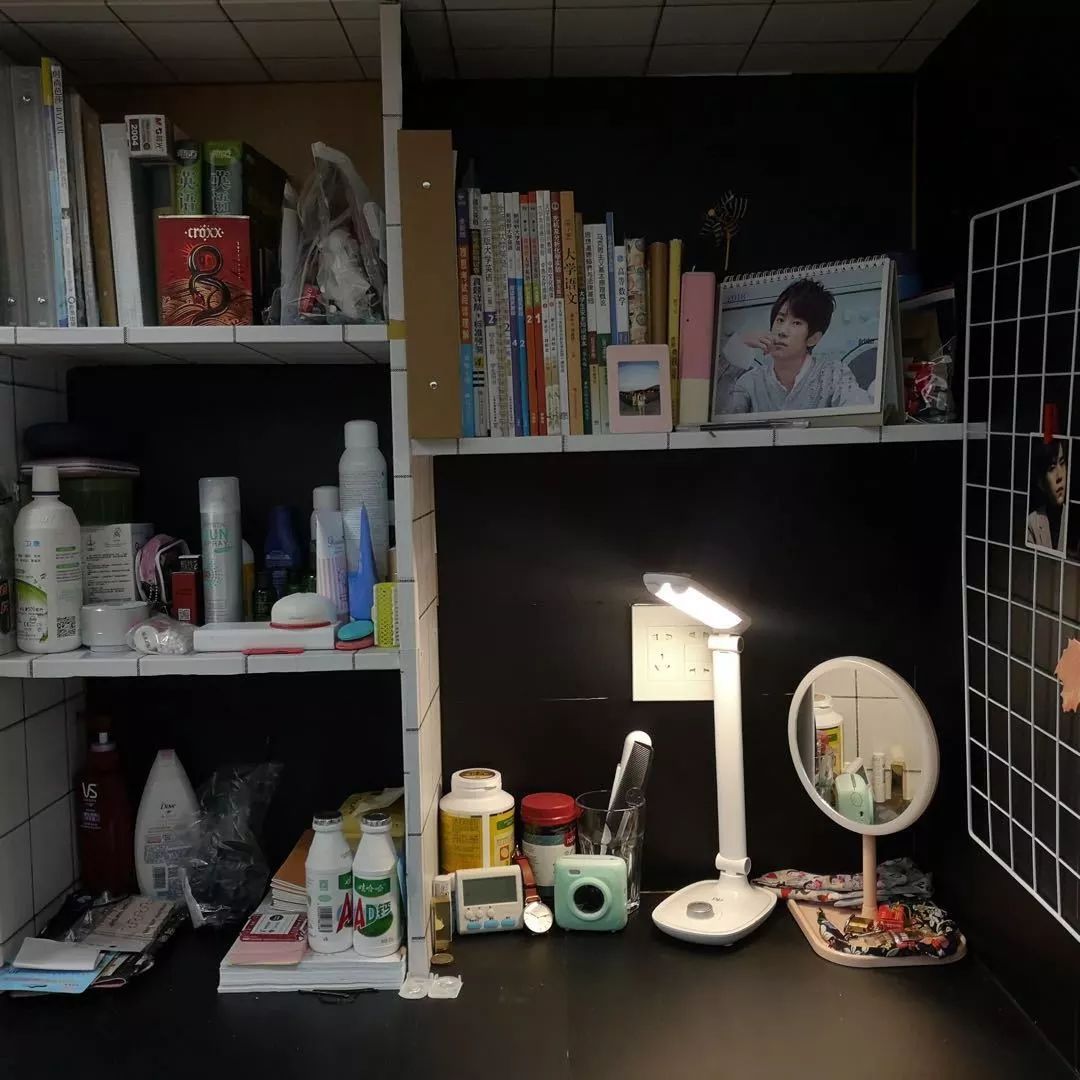 榛戠殑绾㈢殑缁跨殑鍚勭鑺辫壊浠讳綘閫夋嫨,榛戠殑绾㈢殑鐧界殑钃濈殑缁跨殑瀹胯垗