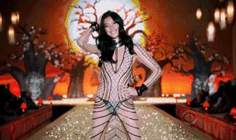 2010维多利亚的秘密内衣走秀刘雯,刘雯2018维多利亚的秘密秀