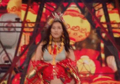 2010维多利亚的秘密内衣走秀刘雯,刘雯2018维多利亚的秘密秀