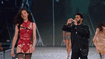 2010维多利亚的秘密内衣走秀刘雯,刘雯2018维多利亚的秘密秀