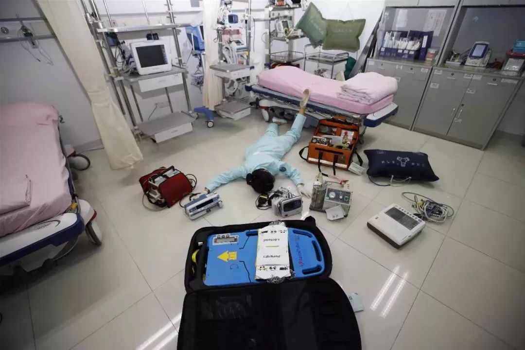 医护人员摔了一跤，一大批资产意外曝光！