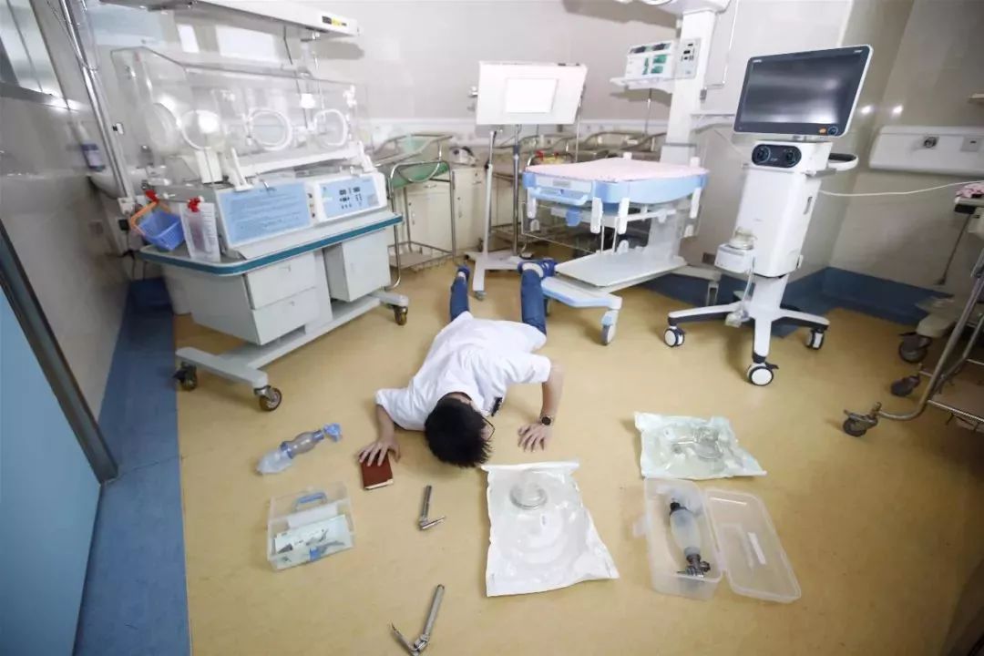 医护人员摔了一跤，一大批资产意外曝光！