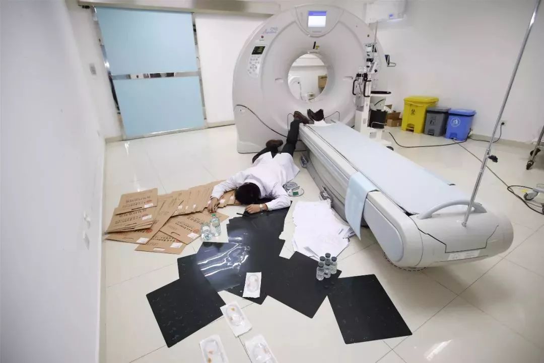 医护人员摔了一跤，一大批资产意外曝光！