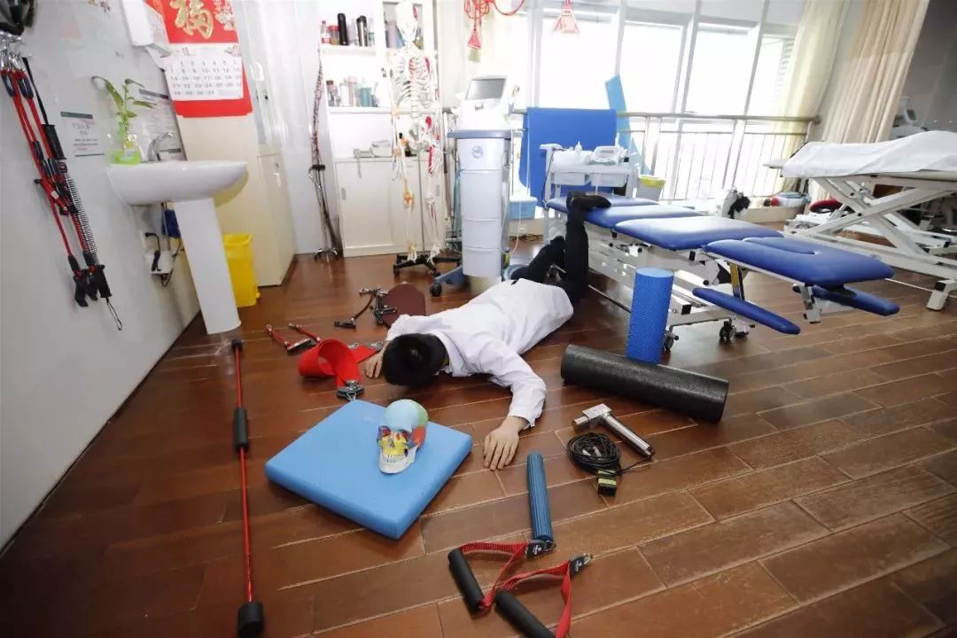 医护人员摔了一跤，一大批资产意外曝光！