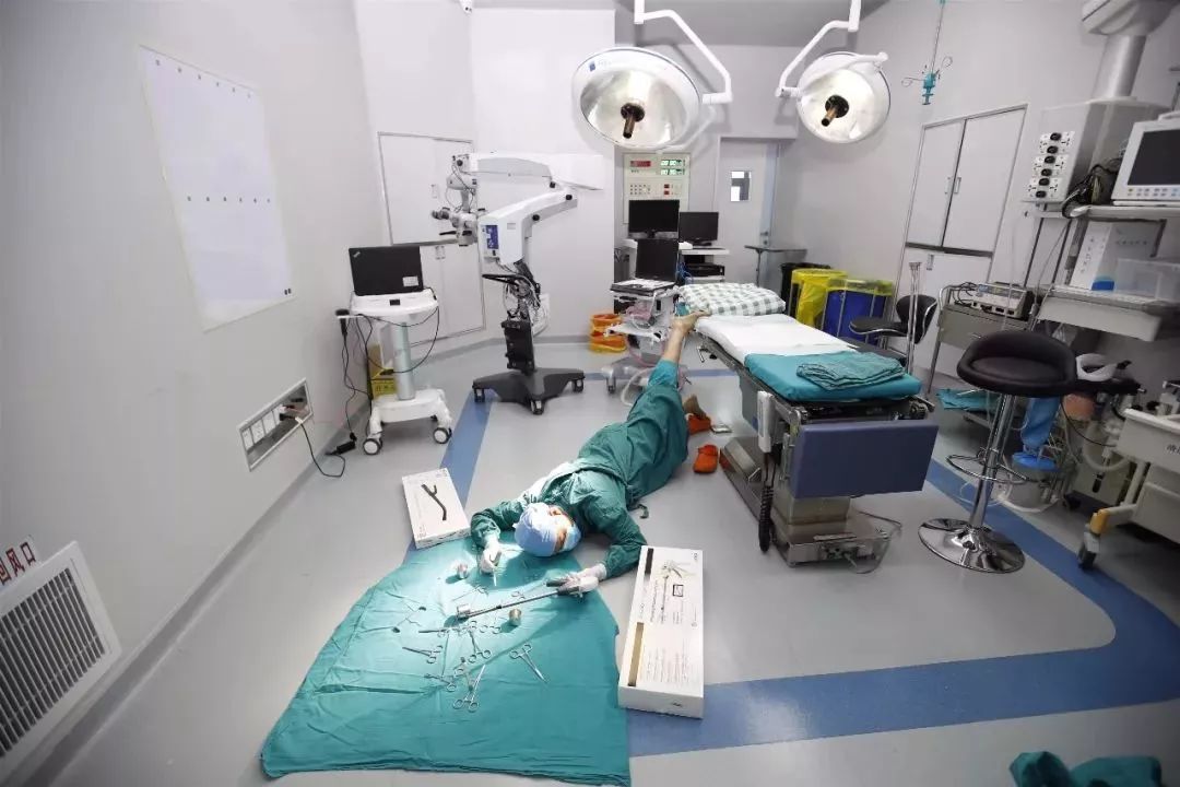 医护人员摔了一跤，一大批资产意外曝光！