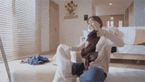 躺着都能洗衣服!国人变态黑科技,一泡,衣服自己就干净了