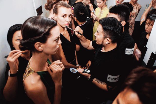 化妆的女生一般是什么工作,为什么化妆的女人好看