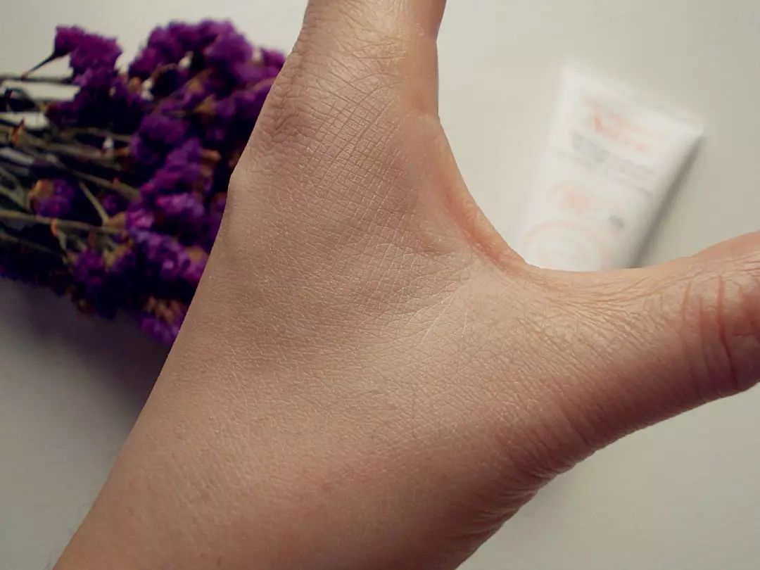 粗糙又脱皮的手适合什么手霜,润手霜改善粗糙细纹