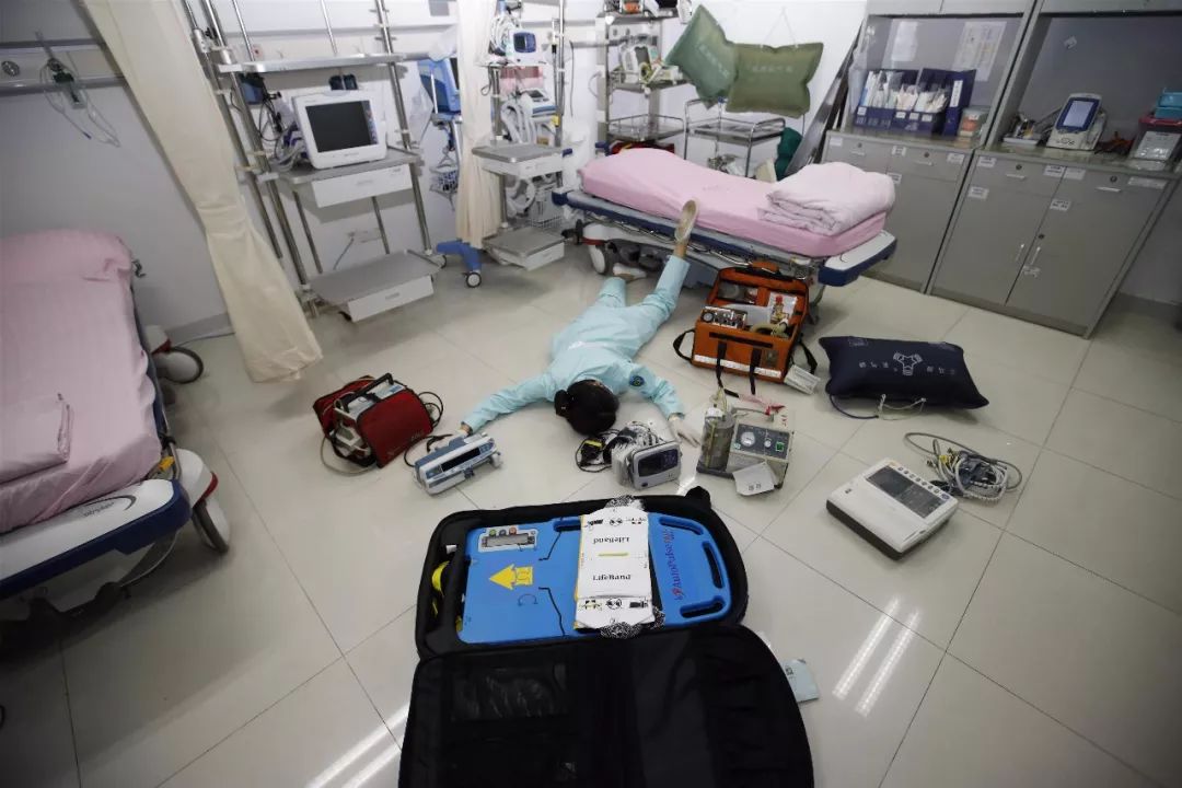 医护们的“扑街”大戏，这波炫富给满赞~