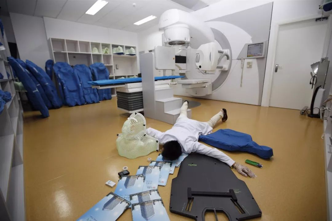 医护们的“扑街”大戏，这波炫富给满赞~