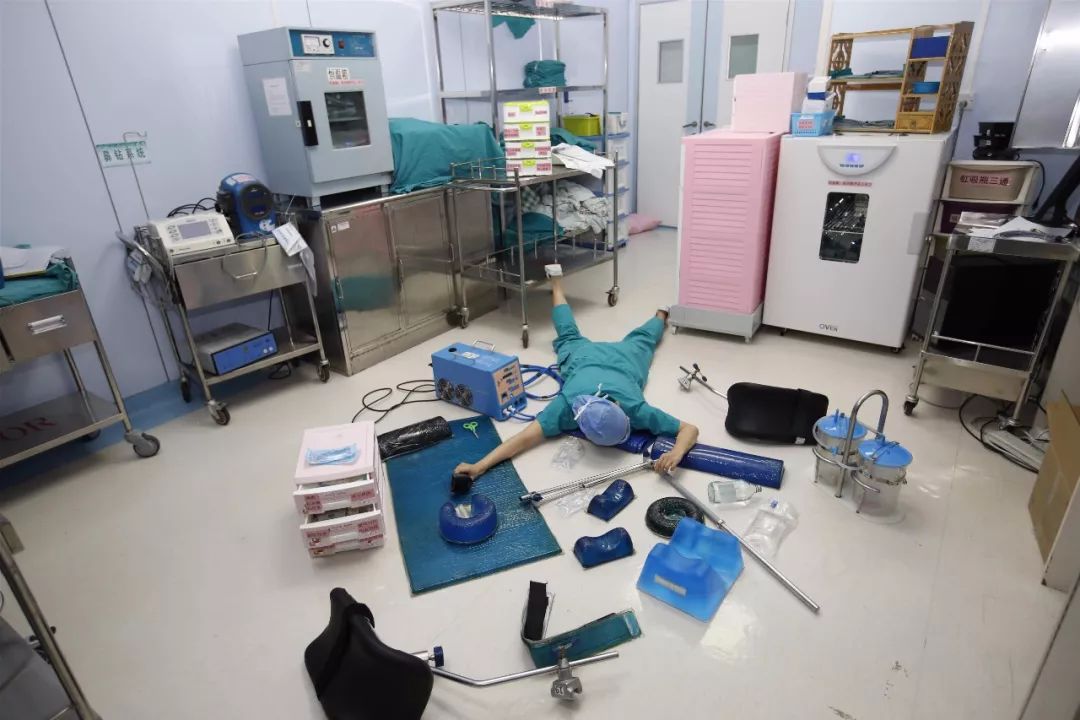 医护们的“扑街”大戏，这波炫富给满赞~