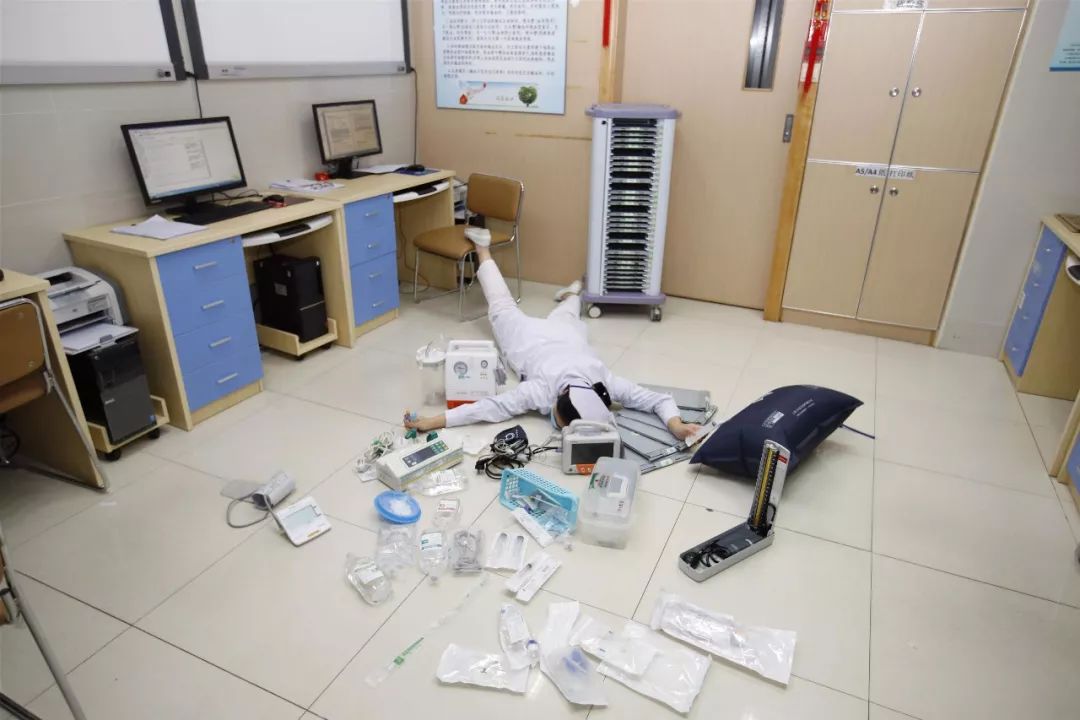 医护们的“扑街”大戏，这波炫富给满赞~