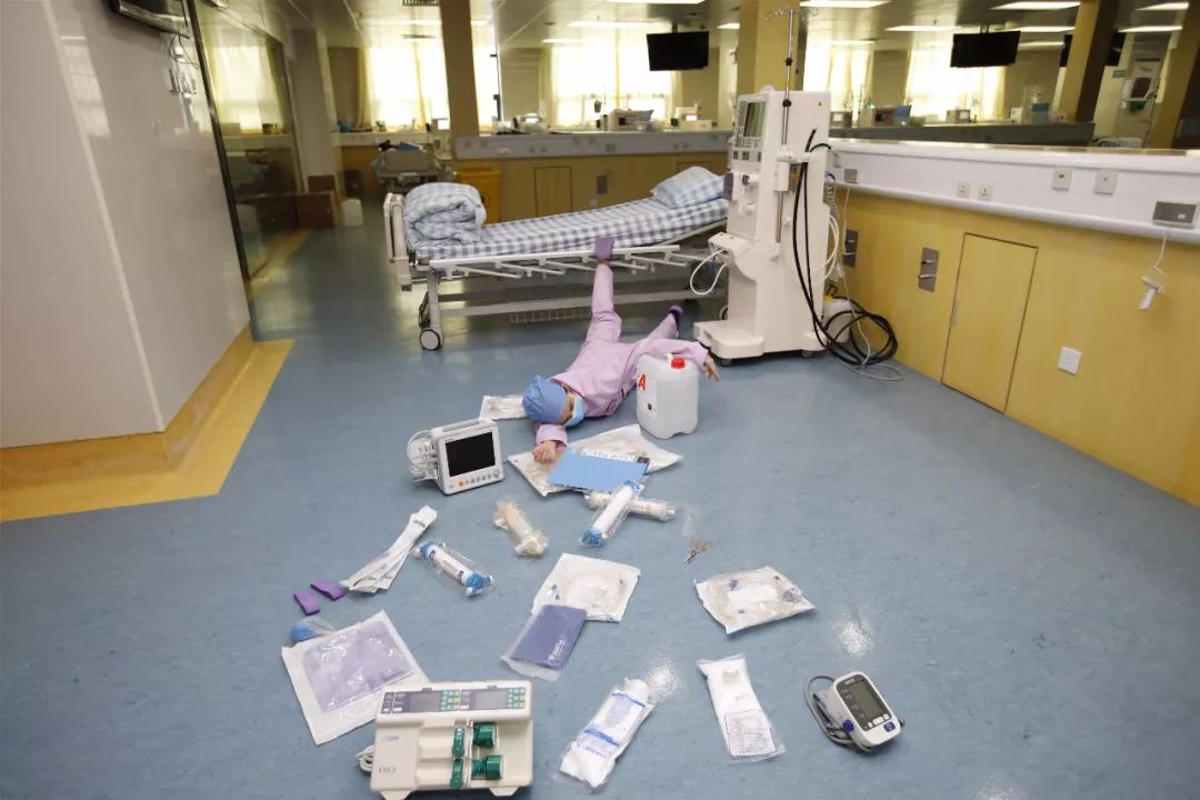 医护们的“扑街”大戏，这波炫富给满赞~