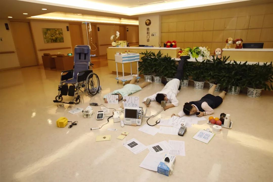 医护们的“扑街”大戏，这波炫富给满赞~