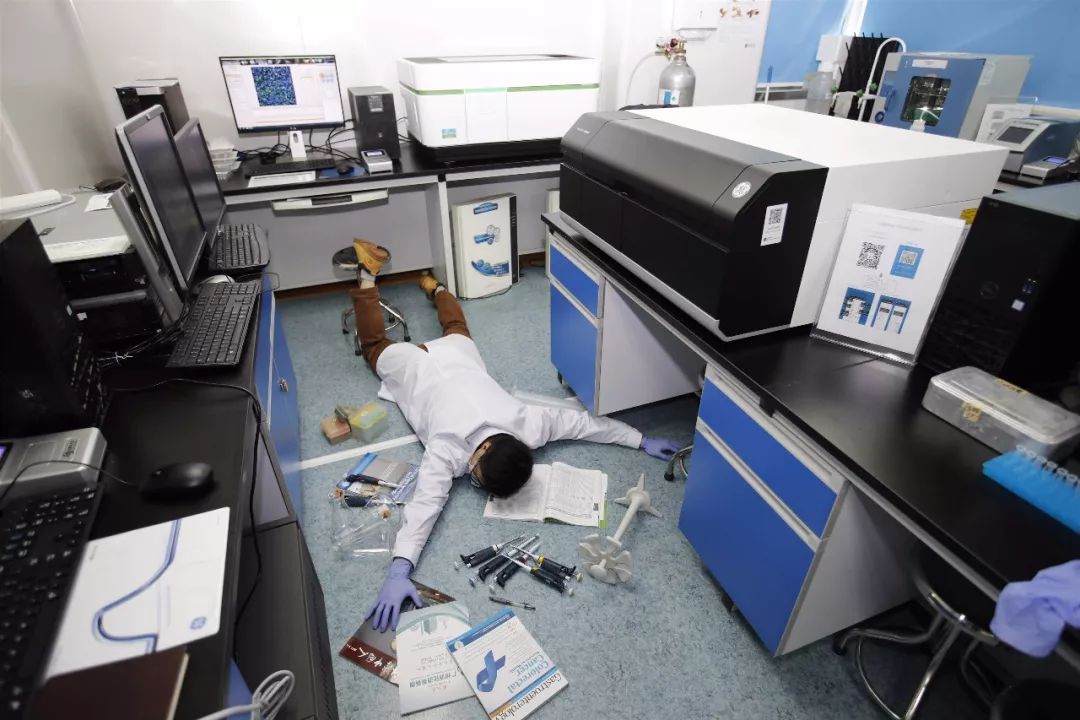 医护们的“扑街”大戏，这波炫富给满赞~