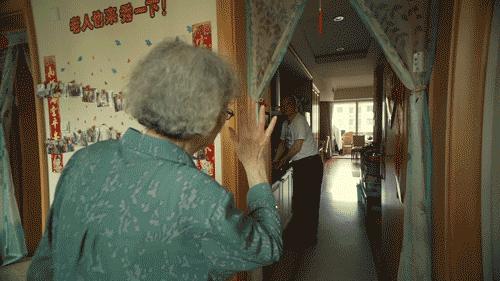 杭州89岁白发姑娘卖房环游世界，90后刷屏点赞：希望我老了也能这么酷