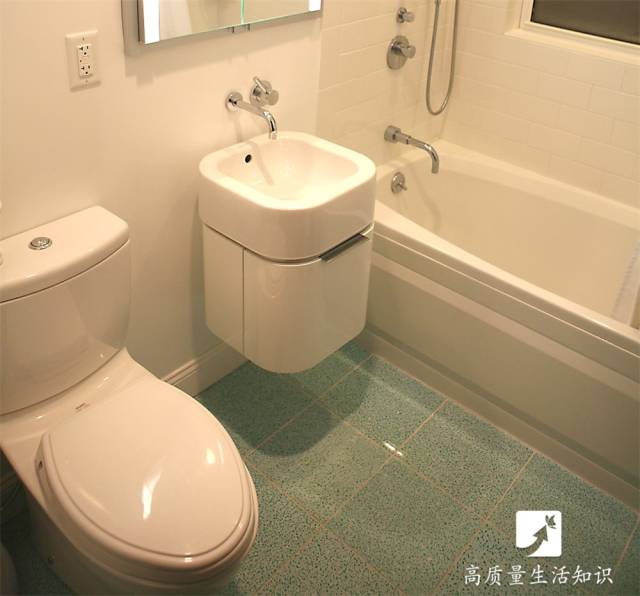 马桶冲水按钮按不动太紧怎么办,马桶上冲水的两个按钮有什么区别