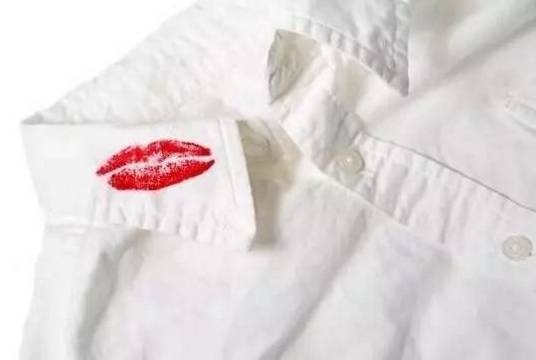 衣服上的黑点洗不干净,衣服有小黑点洗不掉怎么办