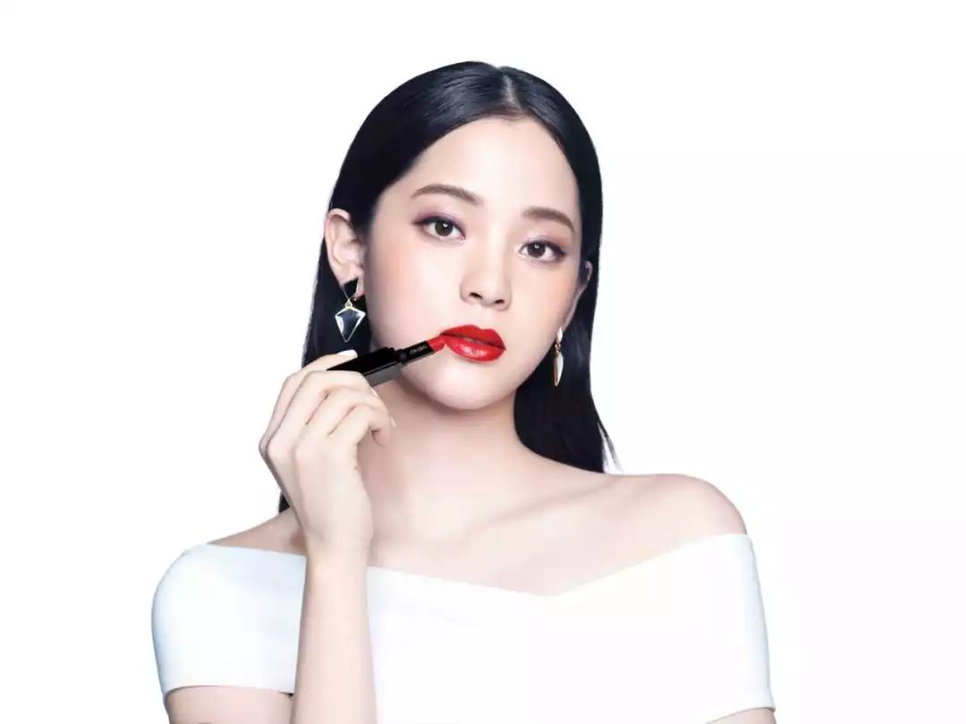 欧阳娜娜唇妆化妆教程,简单又日常的元气妆欧阳娜娜