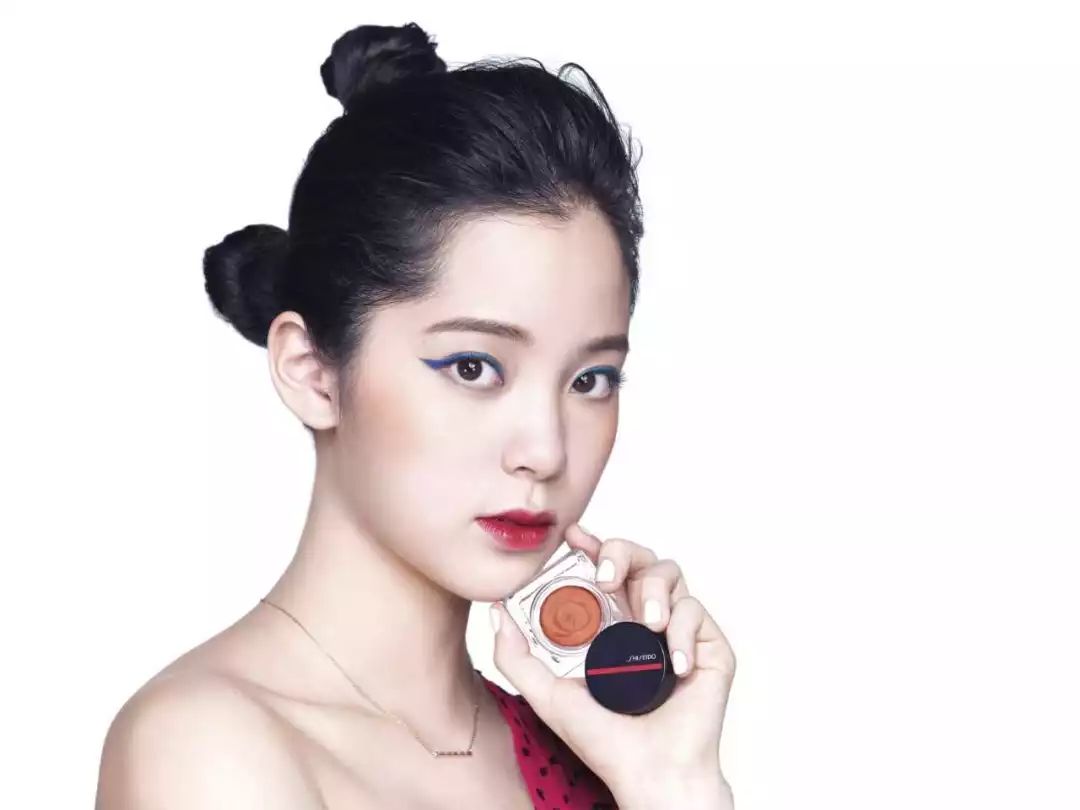 欧阳娜娜唇妆化妆教程,简单又日常的元气妆欧阳娜娜