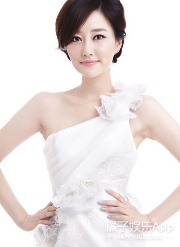 旧版还珠格格中令妃娘娘是谁,新还珠令妃娘娘是谁演的