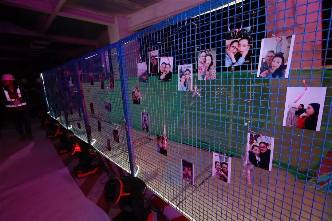 求婚钻戒视频浪漫周大福,周大福400米高空求婚视频