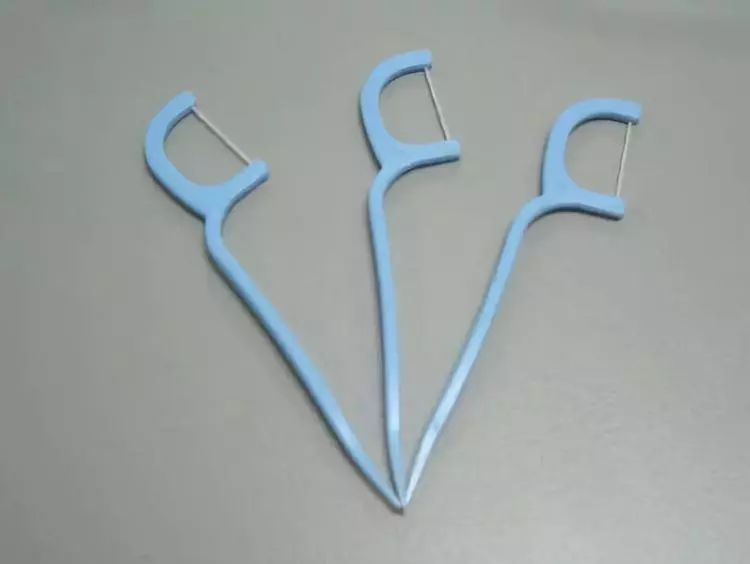 不会用牙签剔牙,你真的以为用牙签剔牙正确吗