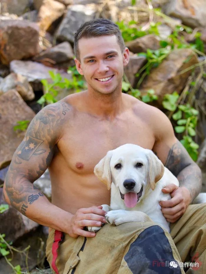 澳洲消防队帅哥大秀肌肉照,澳洲消防员帅哥