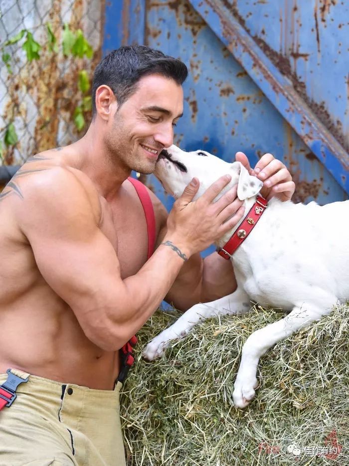 澳洲消防队帅哥大秀肌肉照,澳洲消防员帅哥