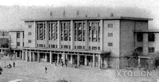 改革开放40周年城市农村变化短片,回顾改革开放四十年的光辉历程