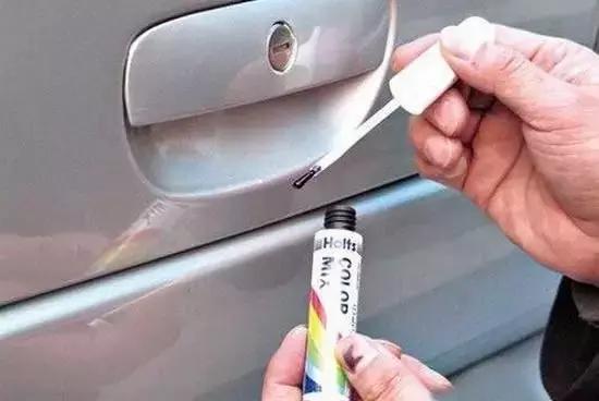 车子被喷到飞漆怎么能清理掉,车子小刮蹭怎么处理
