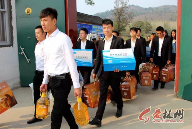 爱心企业慰问孤寡老人送温暖活动,爱心企业到下乡慰问五保老人