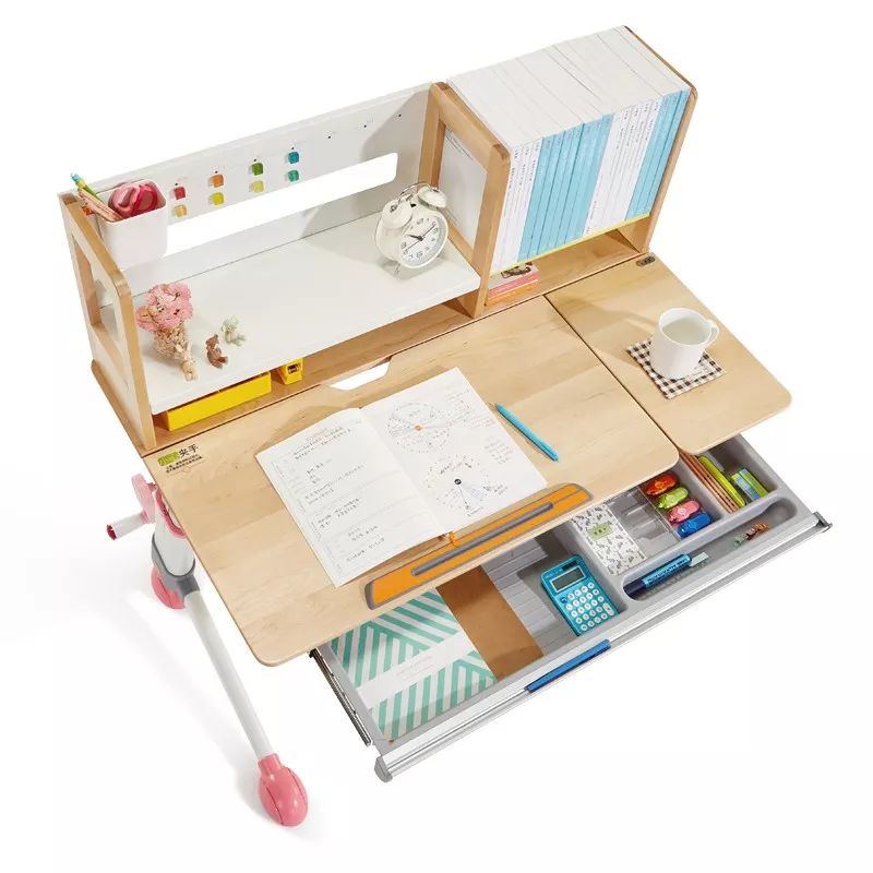 一年半了，还是喜欢这个得了最高设计奖的学习桌，陪伴孩子从3岁到18岁，开学季赠书包