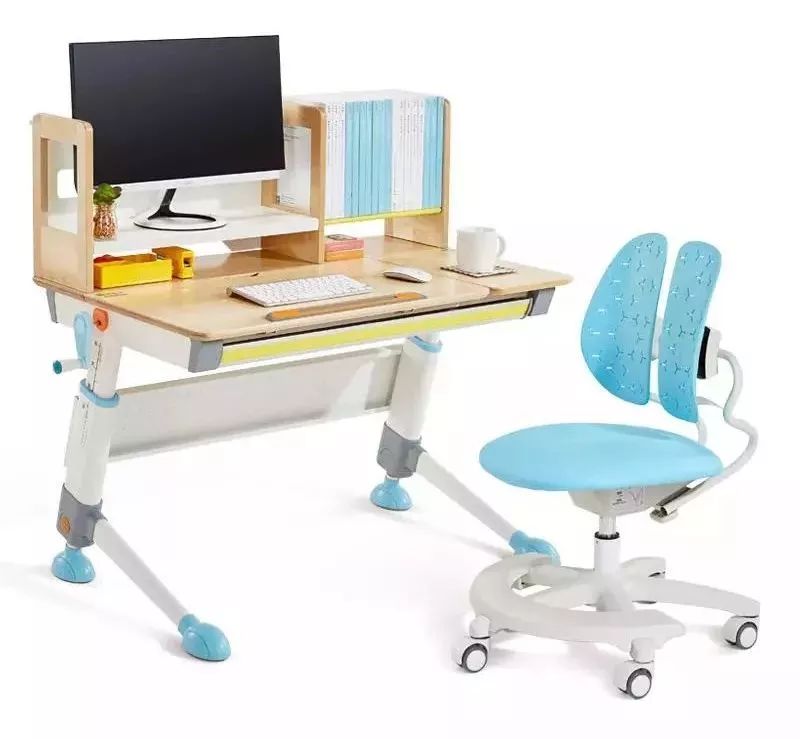 一年半了，还是喜欢这个得了最高设计奖的学习桌，陪伴孩子从3岁到18岁，开学季赠书包