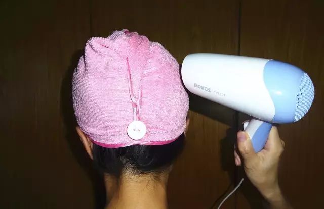 洗衣机脱水衣服怎么最快干,没有洗衣机如何让衣服快速干