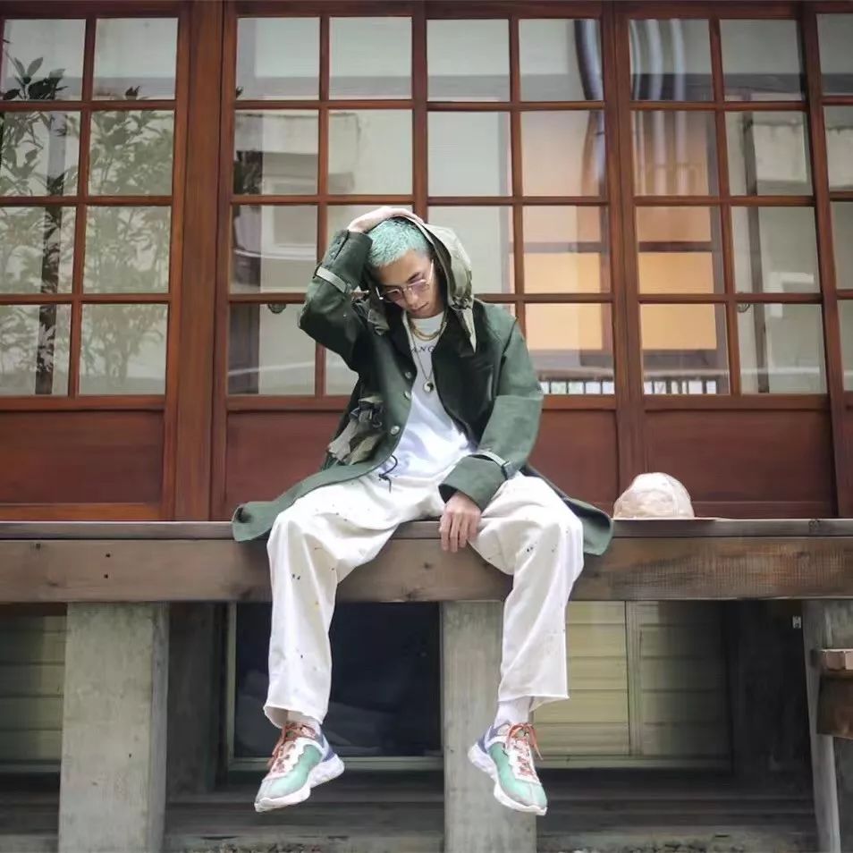 黑脚趾系列热度不减，价格一度超越OFF-WHITE系列！UNDERCOVER欲夺“倒闭一哥”称号？｜YO!鞋闻